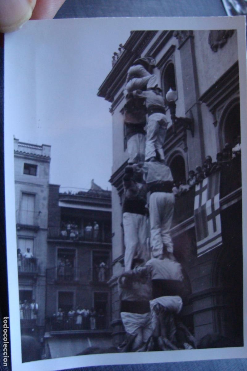 Fotograf&iacute;a antigua: ANTIGUA FOTOGRAFIA FIESTA CASTELLERS IGUALADA BARCELONA A&Ntilde;OS 60.