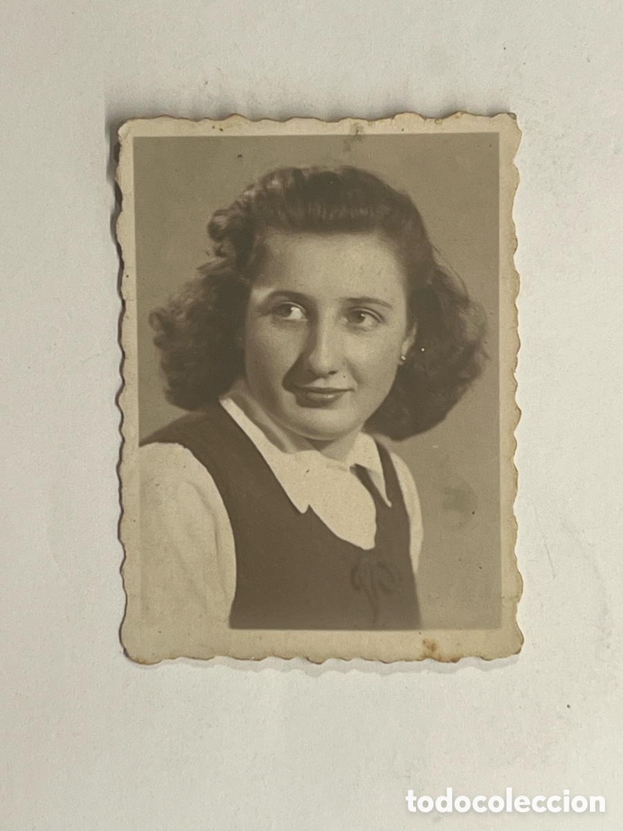 Fotografia antica: FOTOMATON. Grao, Valencia. Fotograf&iacute;a de una joven estudiante (h.1945?) Med&iacute;das: 4 x 5,5 cm