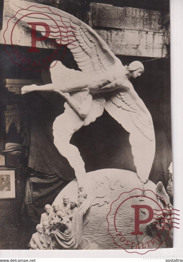 Antique Photography: LHONNEUR DE LINDBERG MODELE STATUE IGAUGUREE AU BOURGET 16*12CM AVIACION AVION
