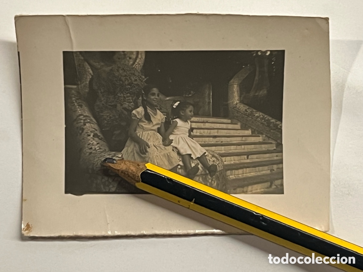 Fotograf&iacute;a antigua: BARCELONA. Fotograf&iacute;a antigua GAUDI - PARK GUEL. Escalinata del Drac.. ni&ntilde;as (h.1930?)