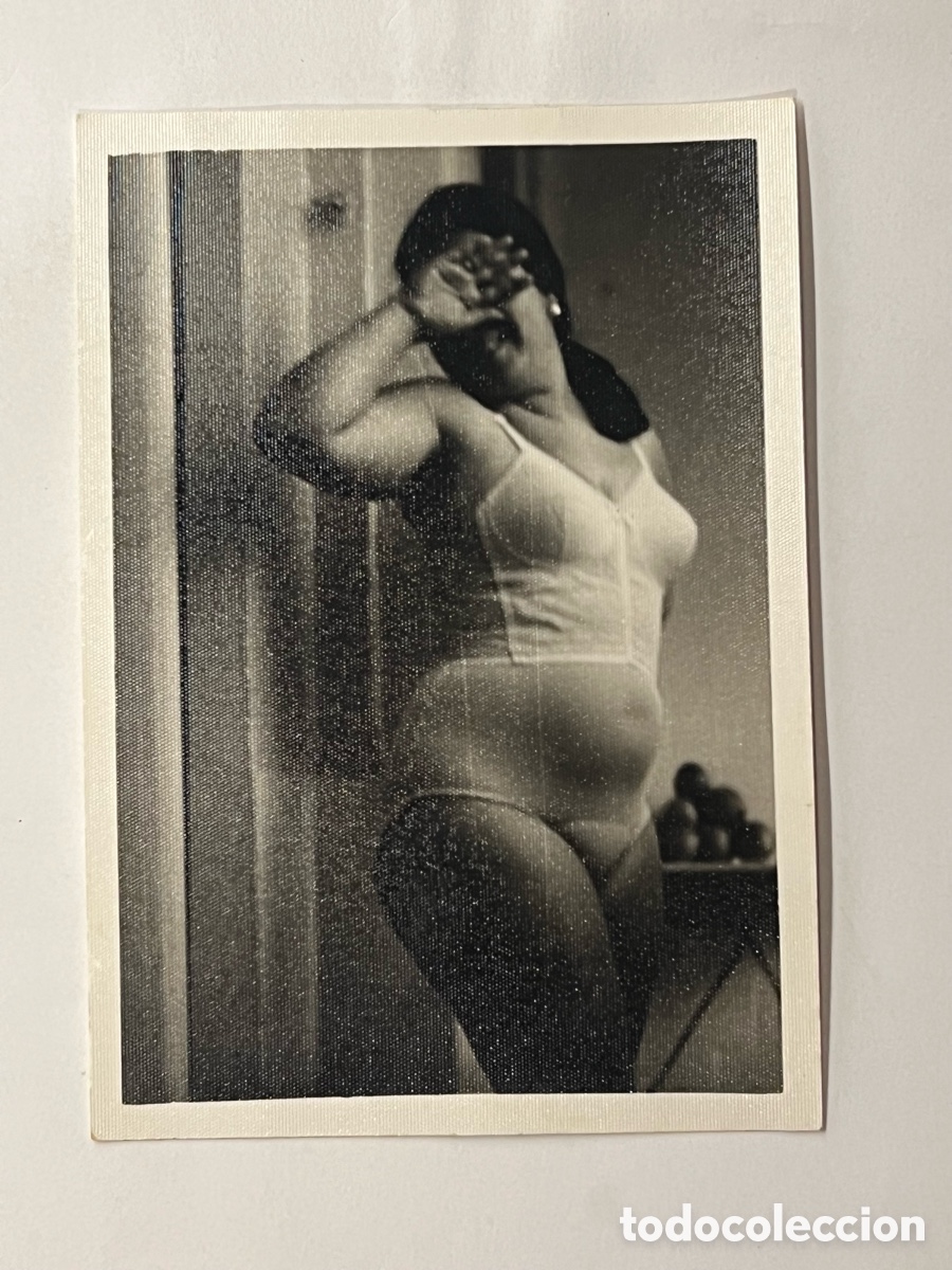 Alte Fotografie: FOTOGRAF&Iacute;A. Modelo Curvi en ropa interior.. (h.1980?) Med&iacute;das: 7,5 x 11 cm.