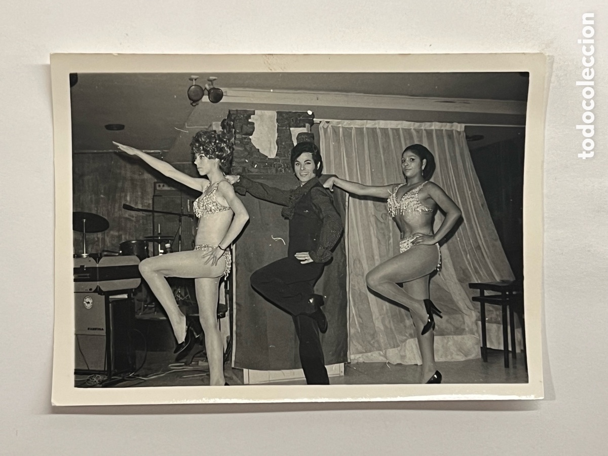 Fotograf&iacute;a antigua: FOTOGRAF&Iacute;A Vedette, Revista, Burlesque&hellip;Benidorm ? (h.1980?) Med&iacute;das: 7,5 x 11 cm