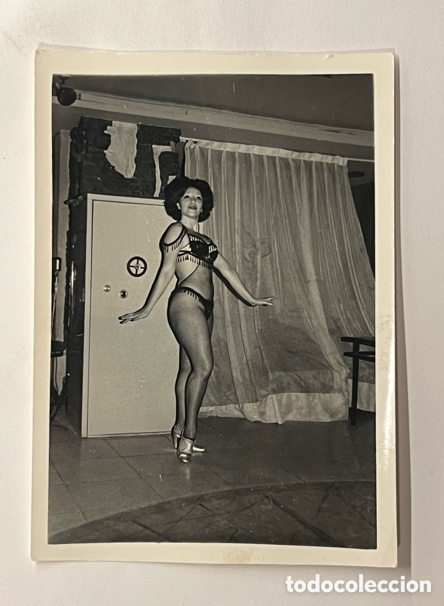 Fotograf&iacute;a antigua: FOTOGRAF&Iacute;A Vedette, Revista, Burlesque&hellip;Benidorm ? (h.1980?) Med&iacute;das: 7,5 x 11 cm