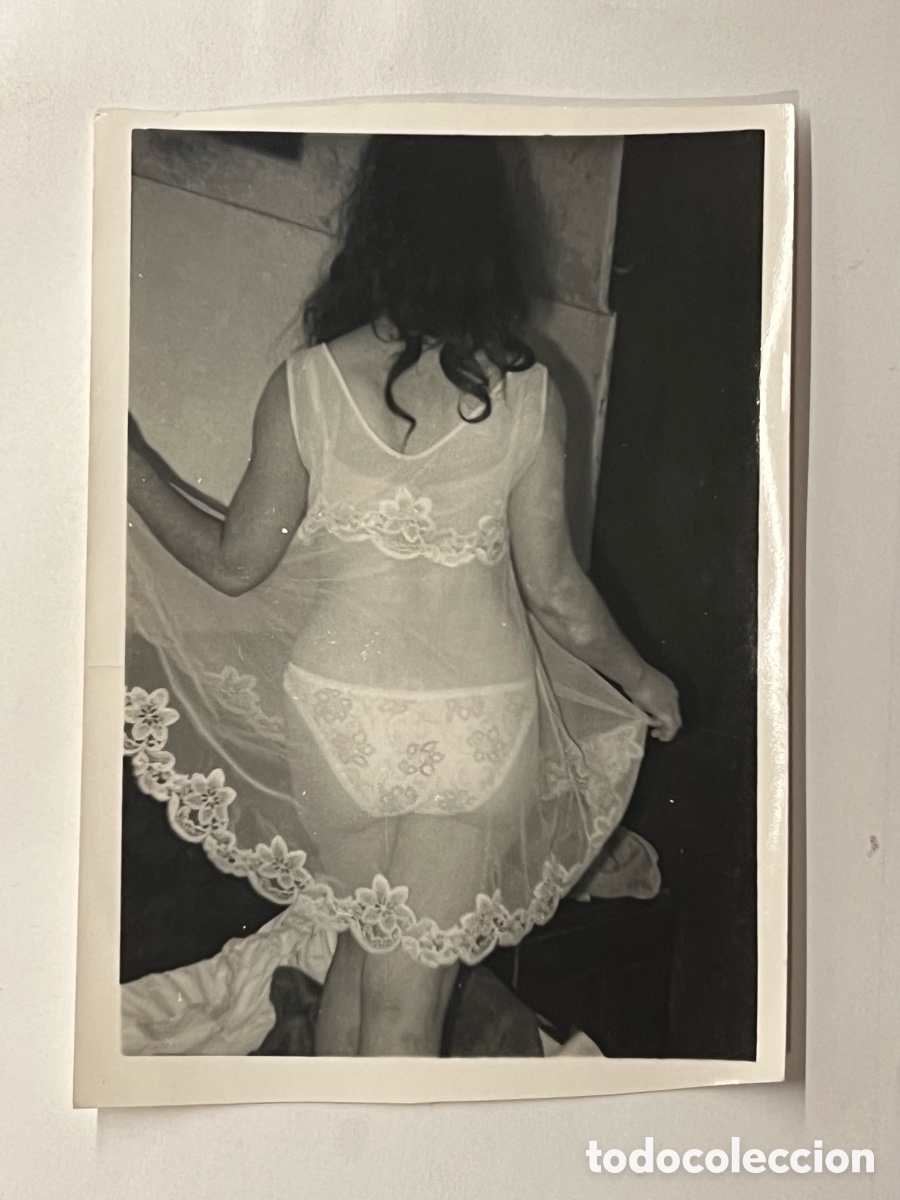 Alte Fotografie: FOTOGRAF&Iacute;A. Modelo Curvi en ropa interior.. (h.1980?) Med&iacute;das: 7,5 x 11 cm.,
