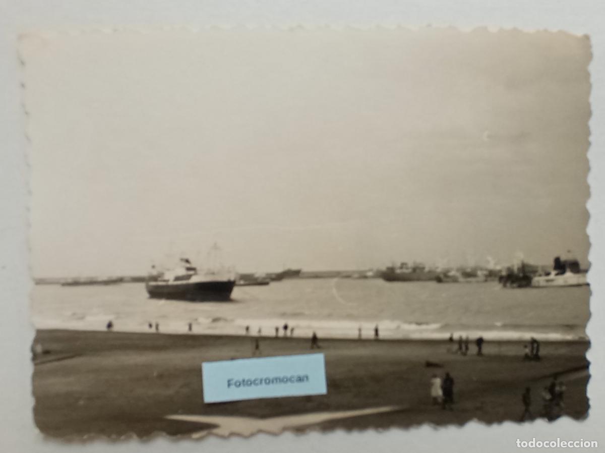 Fotograf&iacute;a antigua: FOTOGRAF&Iacute;A. LAS PALMAS. PLAYA DE LA ALCARAVANERAS. BUQUE KALLIPATEIRA. ENCALLADO. A&Ntilde;O 1968