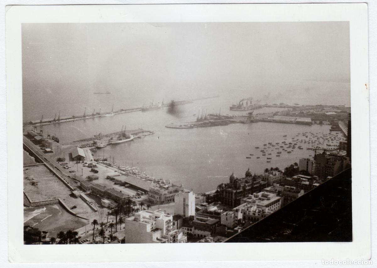 Fotograf&iacute;a antigua: Preciosa vista del puerto de Alicante desde el castillo. Barcas. A&ntilde;os 60 vf
