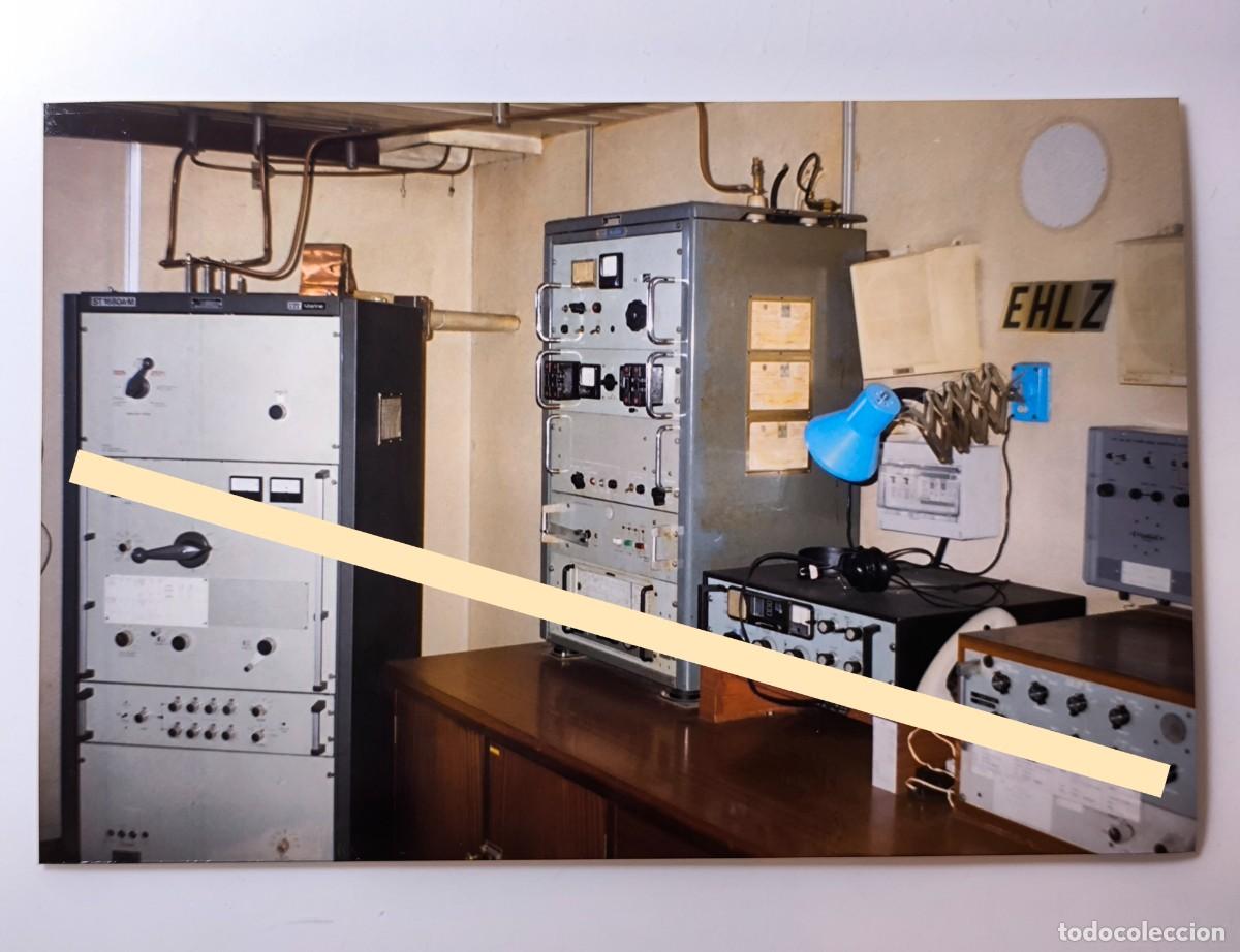 Fotograf&iacute;a antigua: Antigua fotograf&iacute;a. Equipos de radio y comunicaciones del barco Rol&oacute;n Sur. A&ntilde;os 90. Tenerife