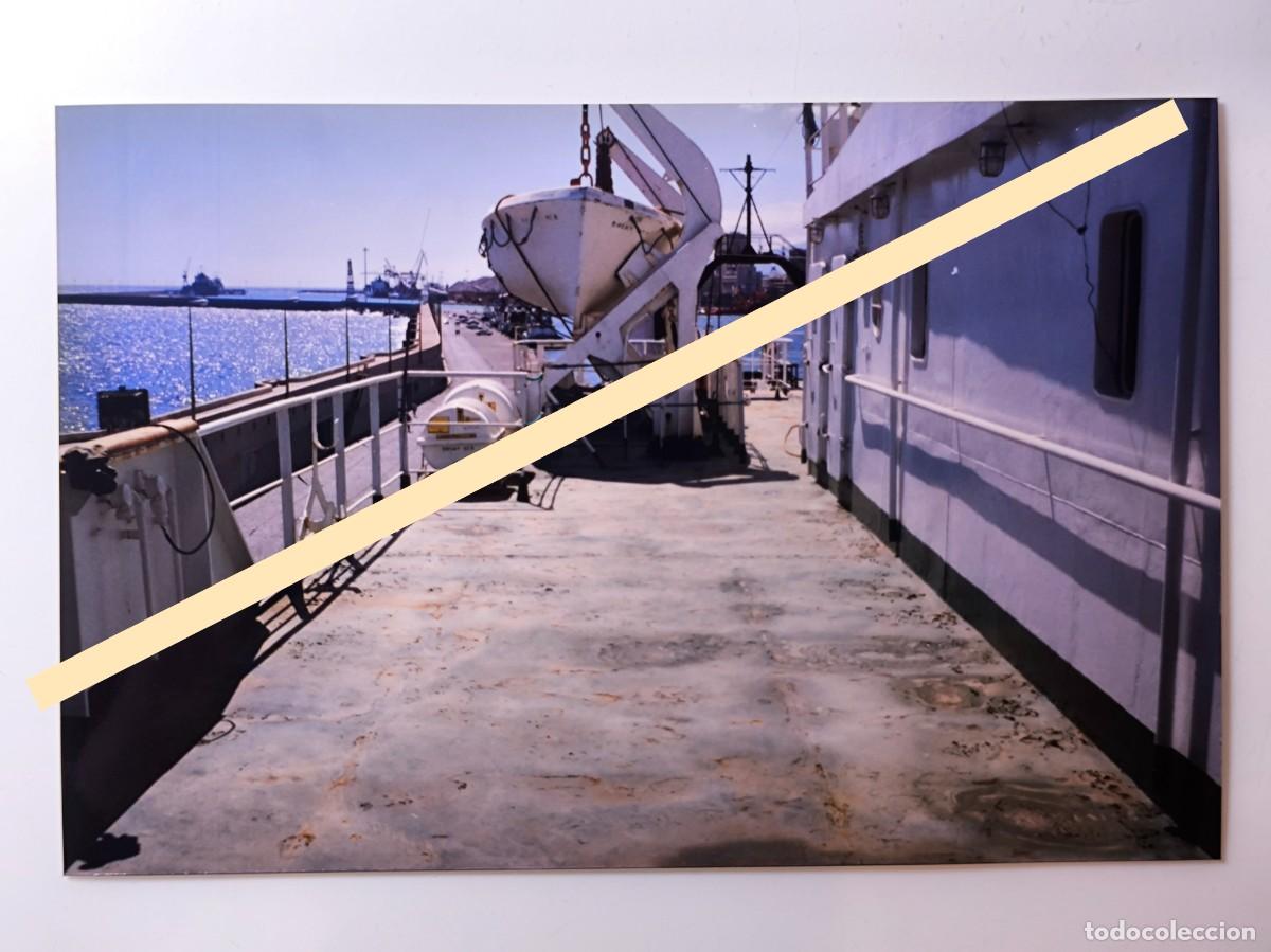 Alte Fotografie: Antigua fotograf&iacute;a. Cubierta lateral y bote salvavidas del barco Rol&oacute;n Sur. A&ntilde;os 90. Tenerife