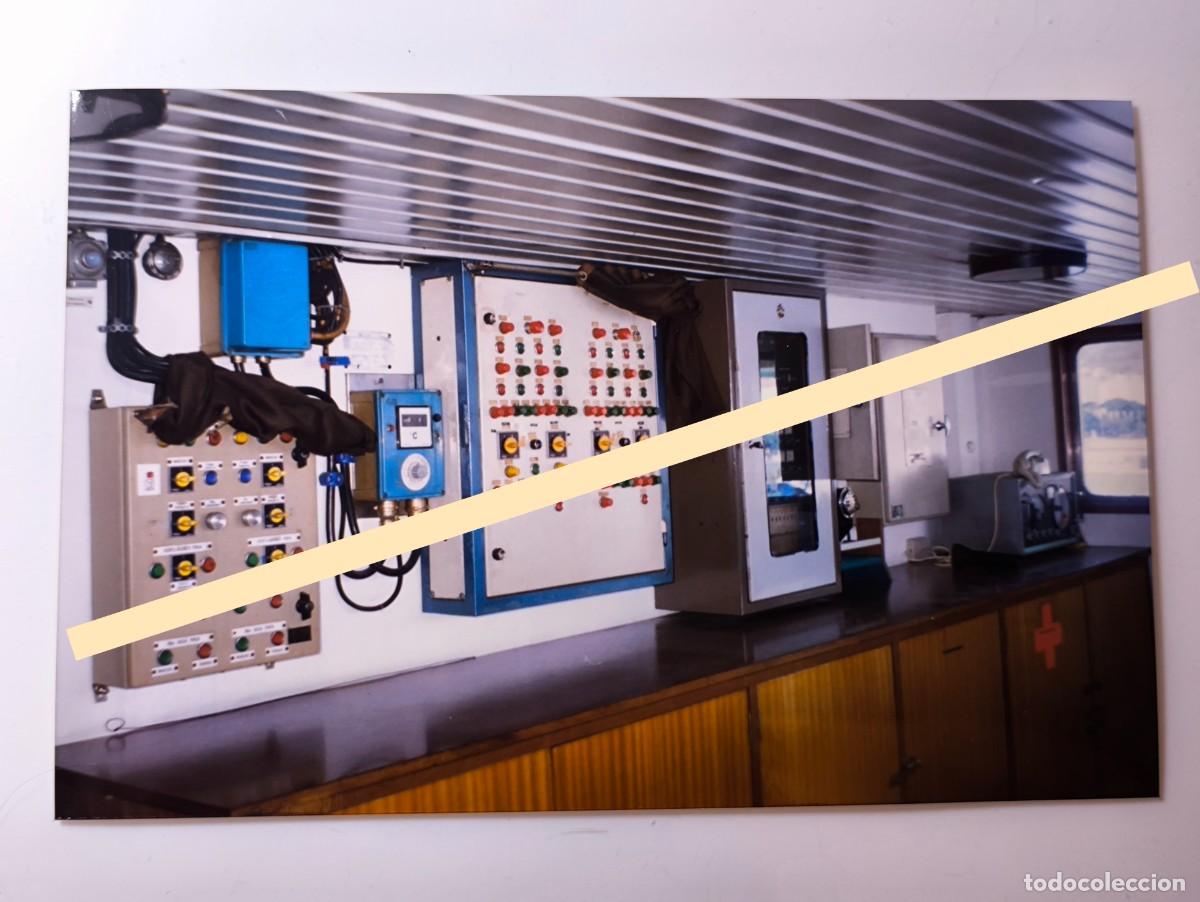 Fotograf&iacute;a antigua: Antigua fotograf&iacute;a. Paneles de control y equipos t&eacute;cnicos del barco Rol&oacute;n Sur. A&ntilde;os 90. Tenerife