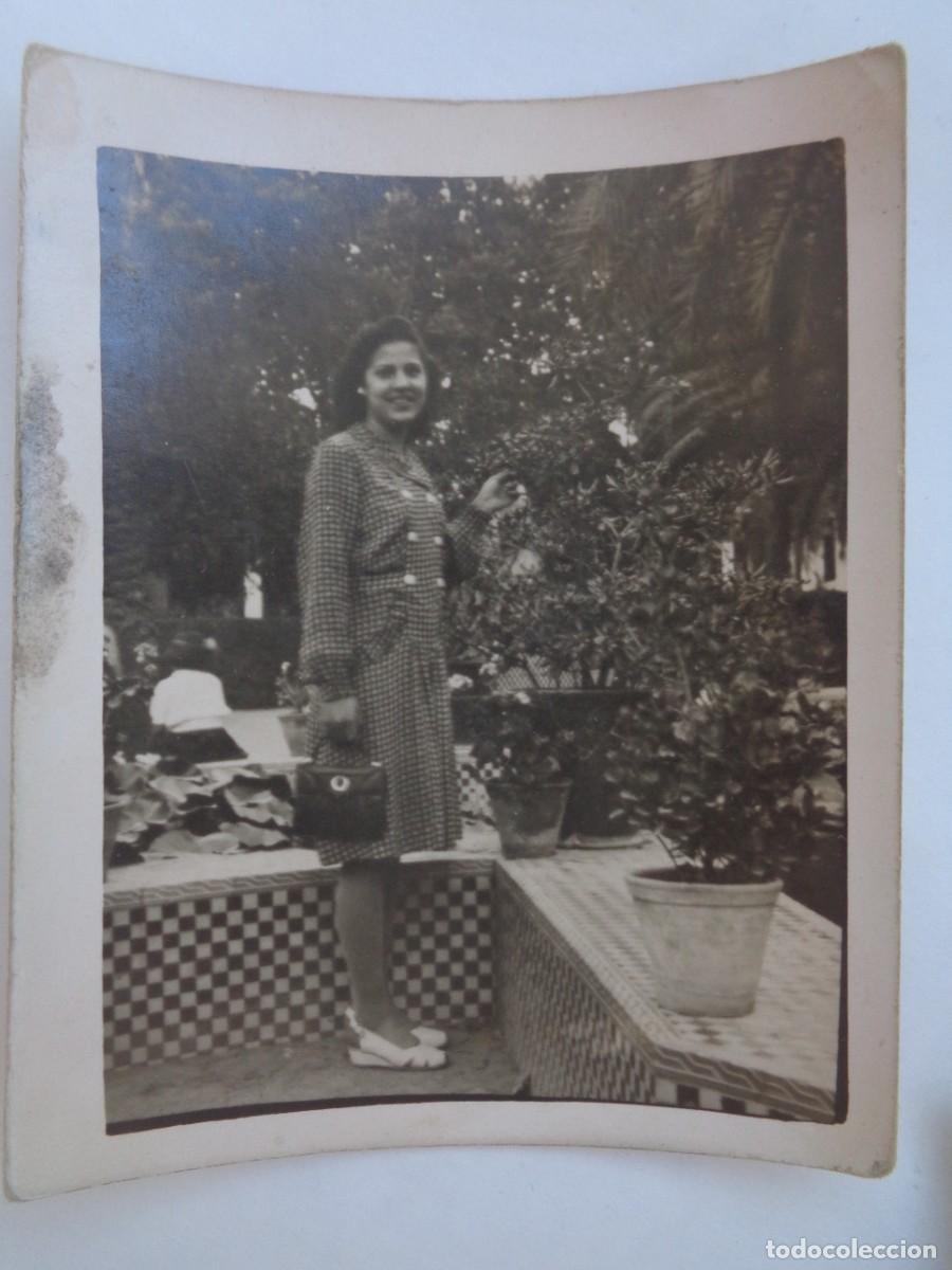 Photographie ancienne: MINUTERO DE FOTOGRAFO CALLEJERO DE CHICA EN EL PARQUE DE MARIA LUISA DE SEVILLA