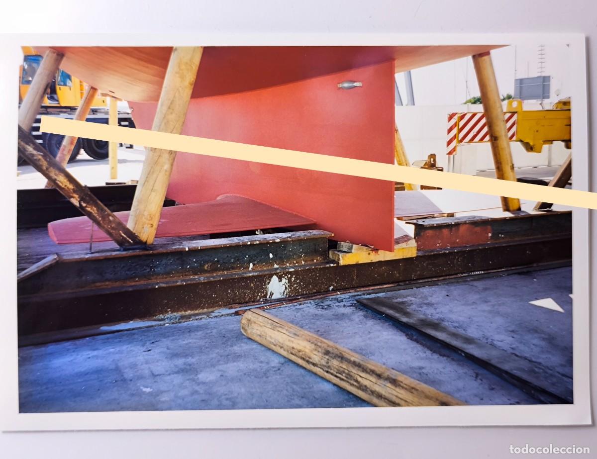 Fotograf&iacute;a antigua: Antigua fotograf&iacute;a. Barco goleta Tirant Primer fuera del agua. A&ntilde;os 90