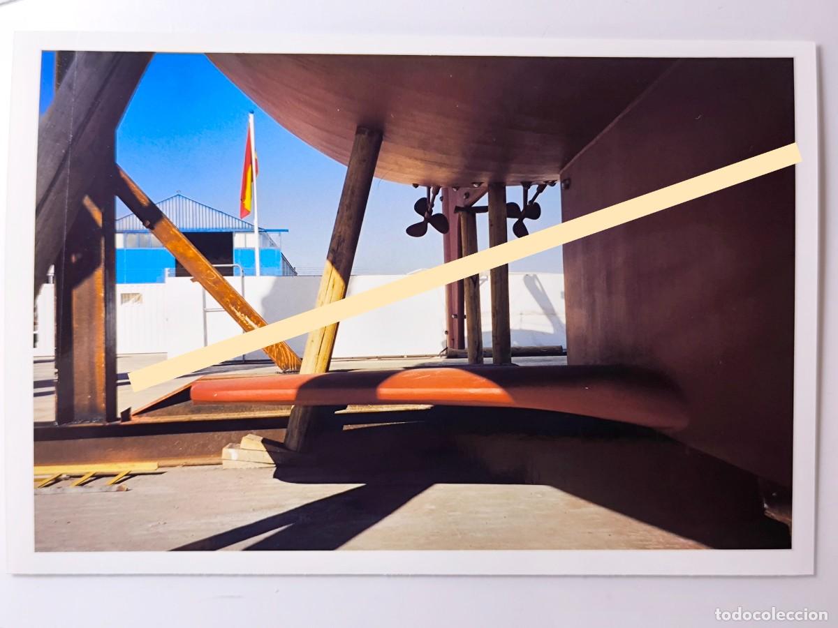 Fotograf&iacute;a antigua: Antigua fotograf&iacute;a. Barco goleta Tirant Primer fuera del agua. A&ntilde;os 90