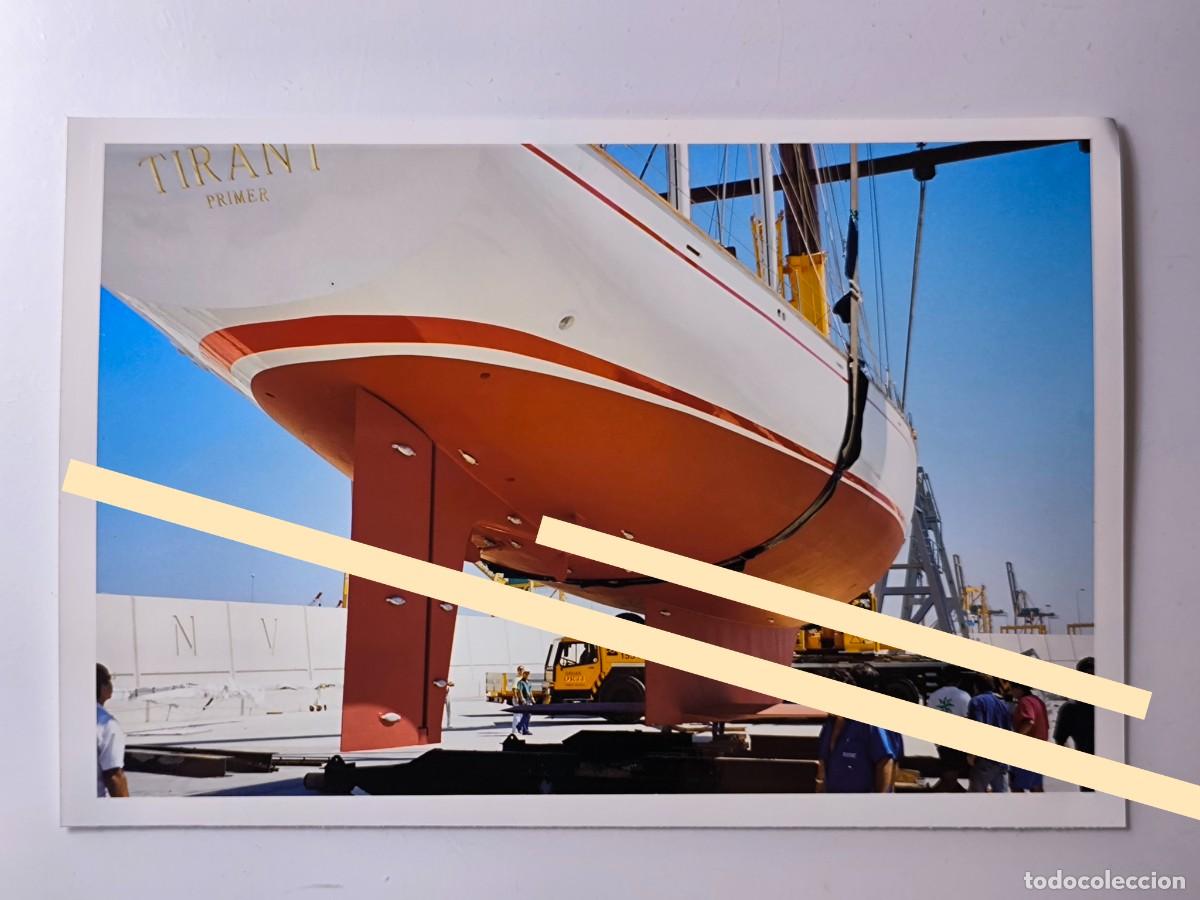 Fotograf&iacute;a antigua: Antigua fotograf&iacute;a. Barco goleta Tirant Primer fuera del agua. A&ntilde;os 90