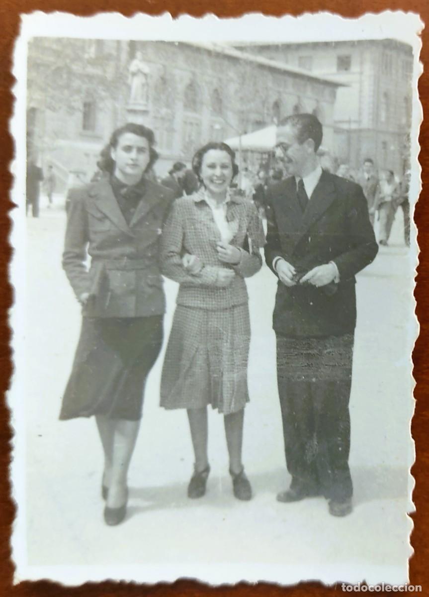 Fotografia antiga: FOTOGRAF&Iacute;A ORIGINAL ABRIL DE 1941 J&Oacute;VENES DE PASEO POR PALMA DE MALLORCA