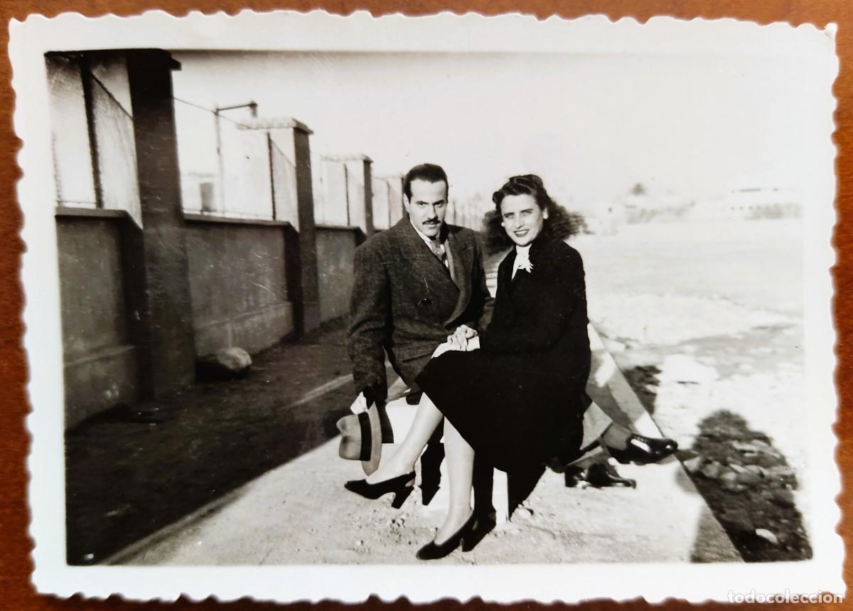 Fotografia antiga: FOTOGRAF&Iacute;A ORIGINAL ENERO DE 1946 PAREJA JOVEN EN PALMA DE MALLORCA