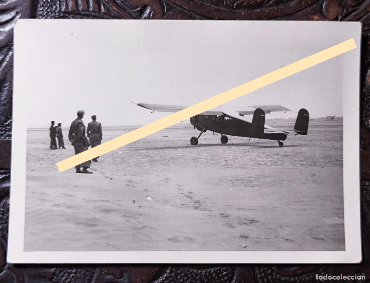Fotograf&iacute;a antigua: Antigua fotograf&iacute;a. Avioneta marroqu&iacute; en el S&aacute;hara espa&ntilde;ol. 1957-1958