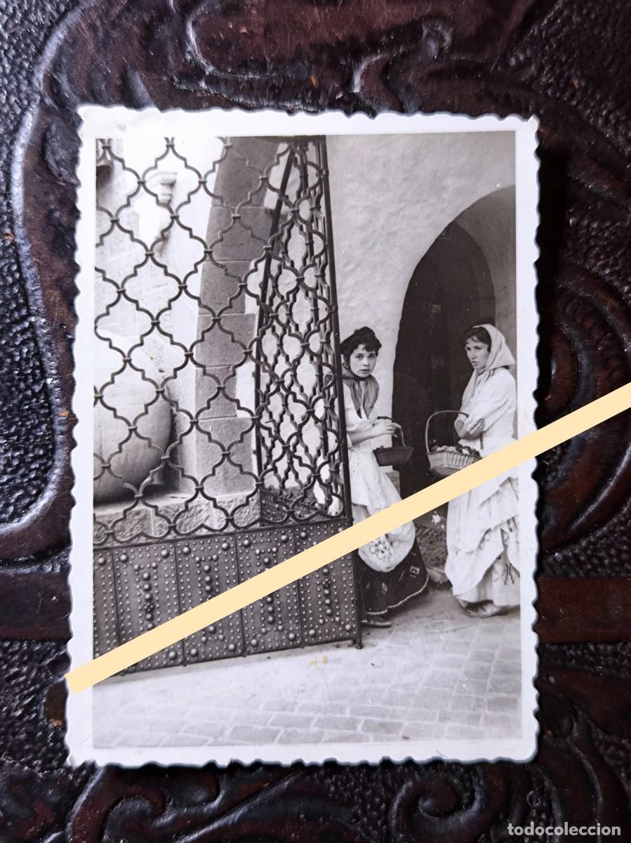 Fotograf&iacute;a antigua: Antigua fotograf&iacute;a. Parador Santa Catalina. Las Palmas de Gran Canaria. Traje t&iacute;pico. A&ntilde;o 1958