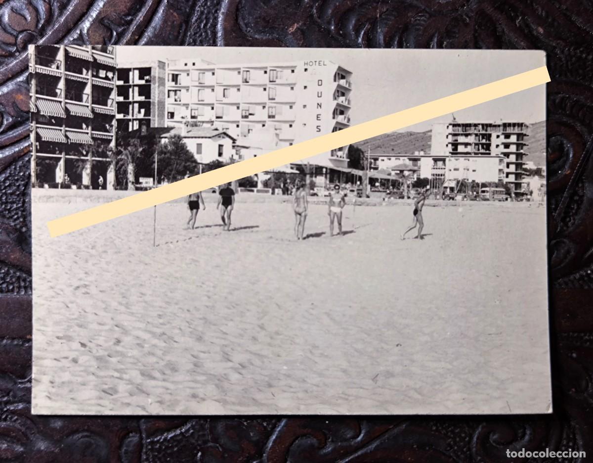 Fotograf&iacute;a antigua: Antigua fotograf&iacute;a. Benidorm. Playa, detr&aacute;s hotel Dunes. A&ntilde;os 60