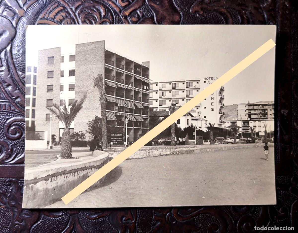 Fotograf&iacute;a antigua: Antigua fotograf&iacute;a. Benidorm. Playa, detr&aacute;s hotel Dunes. A&ntilde;os 60