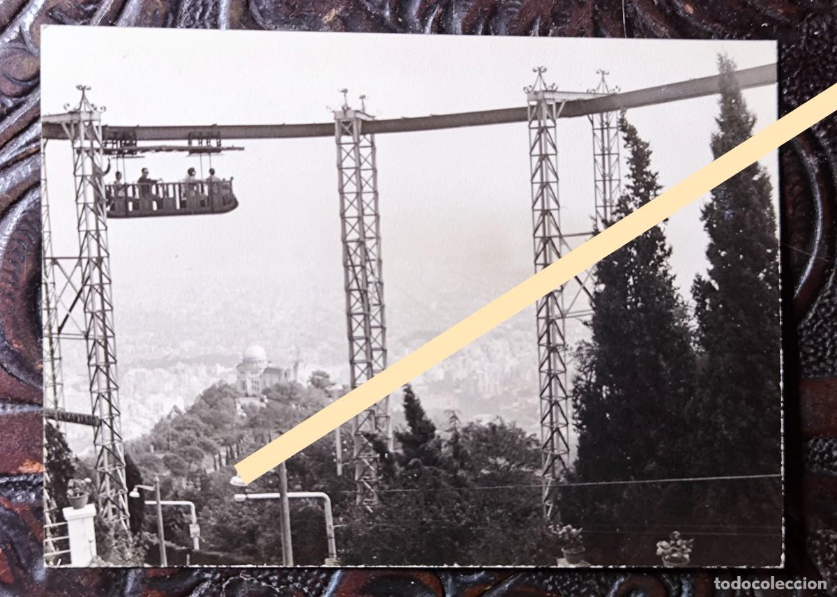 Fotograf&iacute;a antigua: Antigua fotograf&iacute;a. Telef&eacute;rico del Tibidabo con el Observatorio Fabra al fondo, Barcelona. A&ntilde;os 60