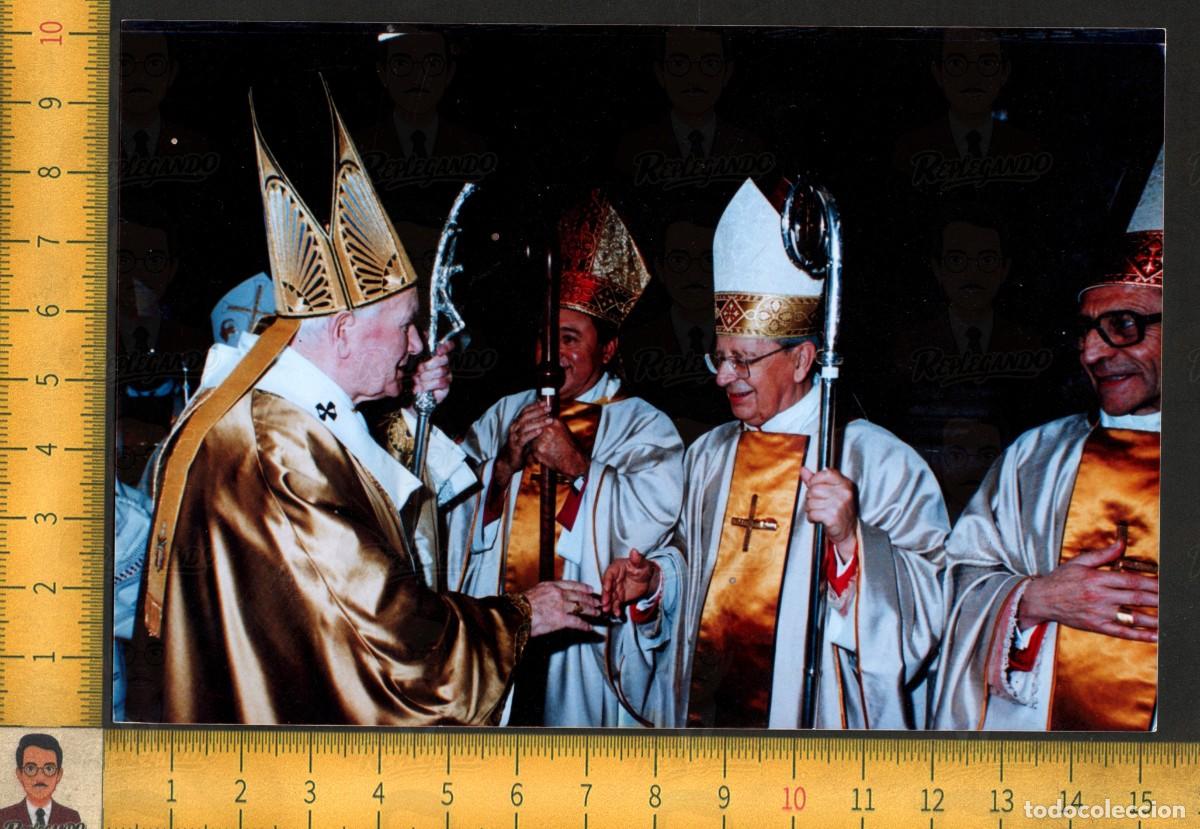 Fotograf&iacute;a antigua: JUAN PABLO II PAPA WOJTYŁA CON OBISPOS - MITRAS B&Aacute;CULOS CEREMONIA - FOTO COLOR SEVILLA A&Ntilde;O 1993