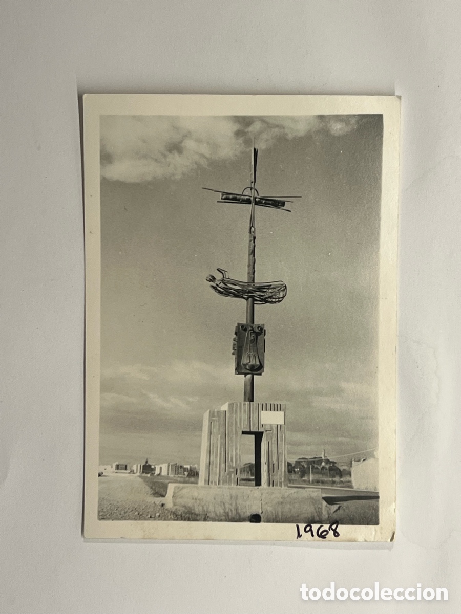 Fotograf&iacute;a antigua: VALENCIA Fotograf&iacute;a Cruz de Termino. Carretera de Ademuz. Enero de 1968