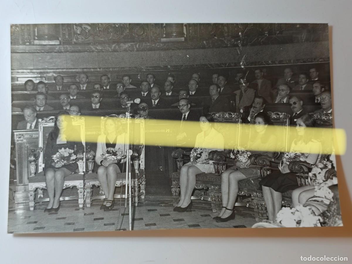 Fotograf&iacute;a antigua: Antigua fotograf&iacute;a. Participantes, acto de la VIII Olimpiada Internacional del Humor. Valencia 1973