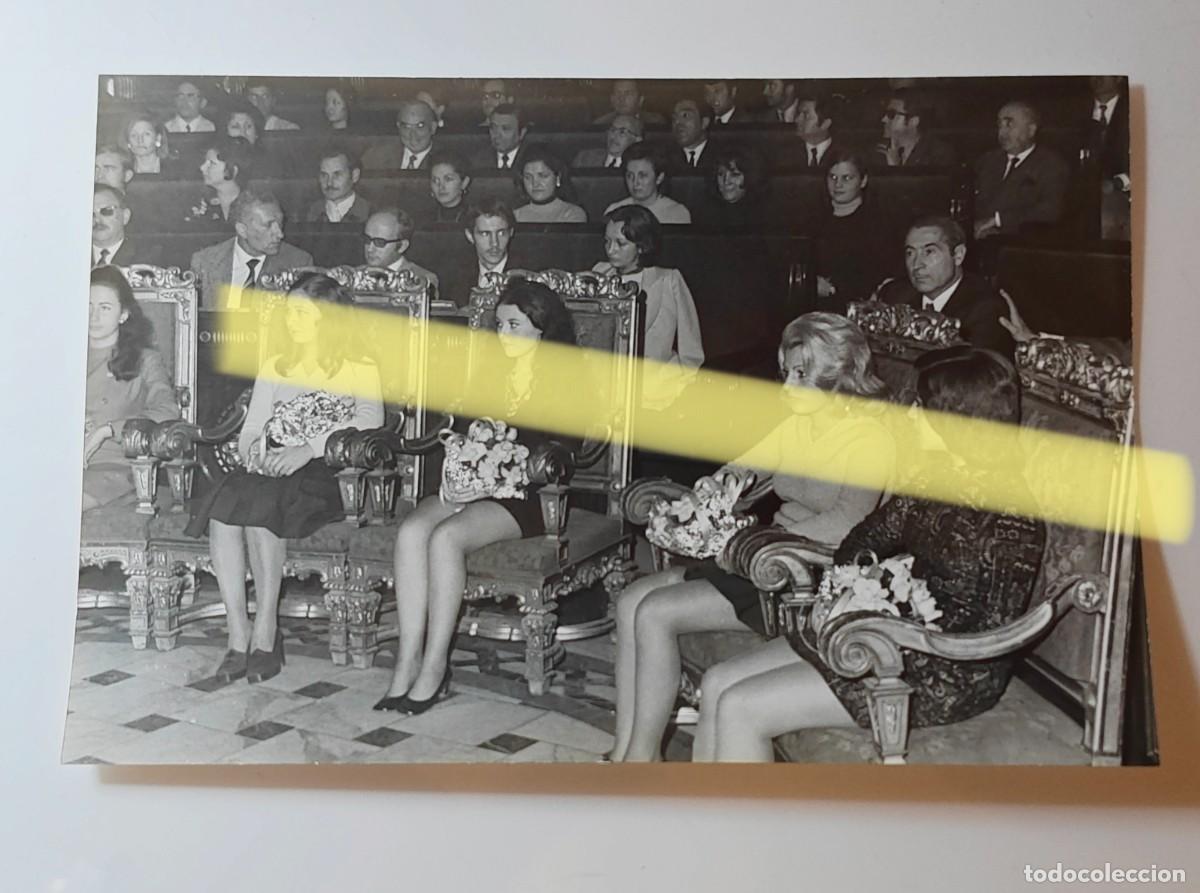 Fotograf&iacute;a antigua: Antigua fotograf&iacute;a. Participantes, acto de la VIII Olimpiada Internacional del Humor. Valencia 1973