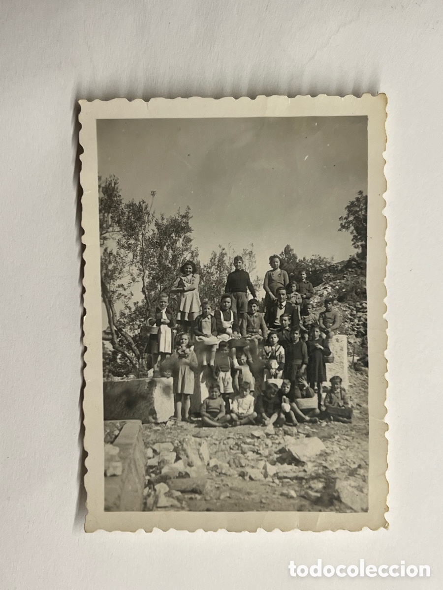 Fotograf&iacute;a antigua: J&Aacute;TIVA. Foto Luz, Vila.. Excursi&oacute;n Ni&ntilde;os con el Maestro. Postguerra Civil Espa&ntilde;ola (h.1945?)