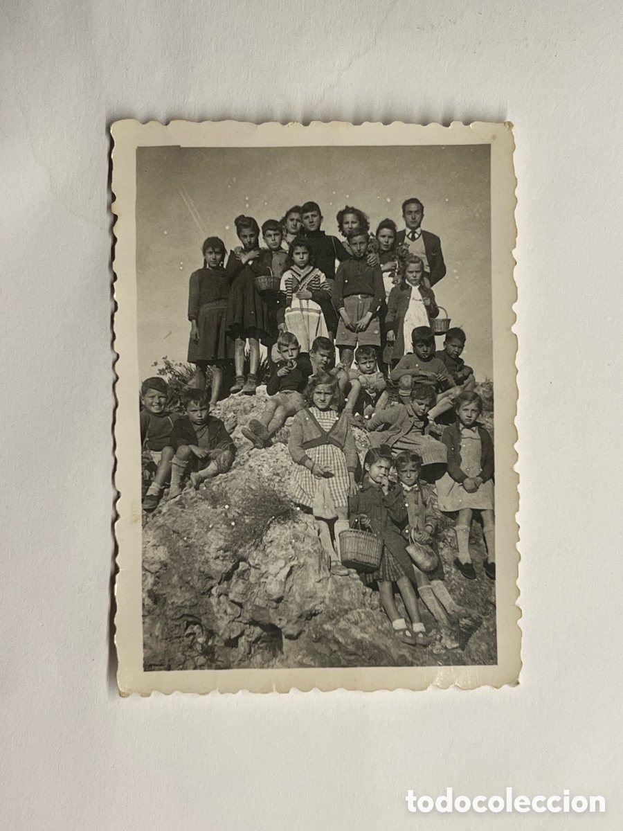 Fotograf&iacute;a antigua: J&Aacute;TIVA. Foto Luz, Vila.. Excursi&oacute;n Ni&ntilde;os con el Maestro. Postguerra Civil Espa&ntilde;ola (h.1945?)