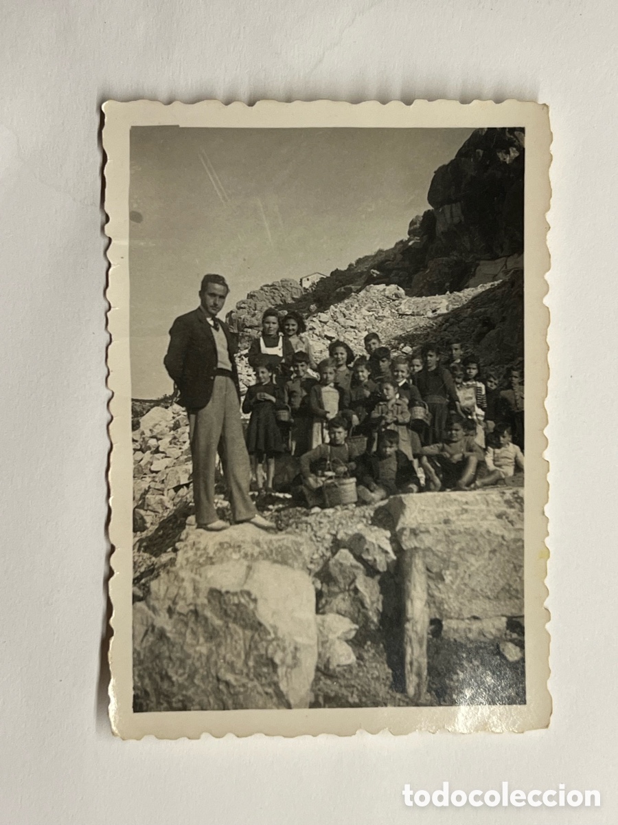Fotograf&iacute;a antigua: J&Aacute;TIVA. Foto Luz, Vila.. Excursi&oacute;n Ni&ntilde;os con el Maestro. Postguerra Civil Espa&ntilde;ola (h.1945?)