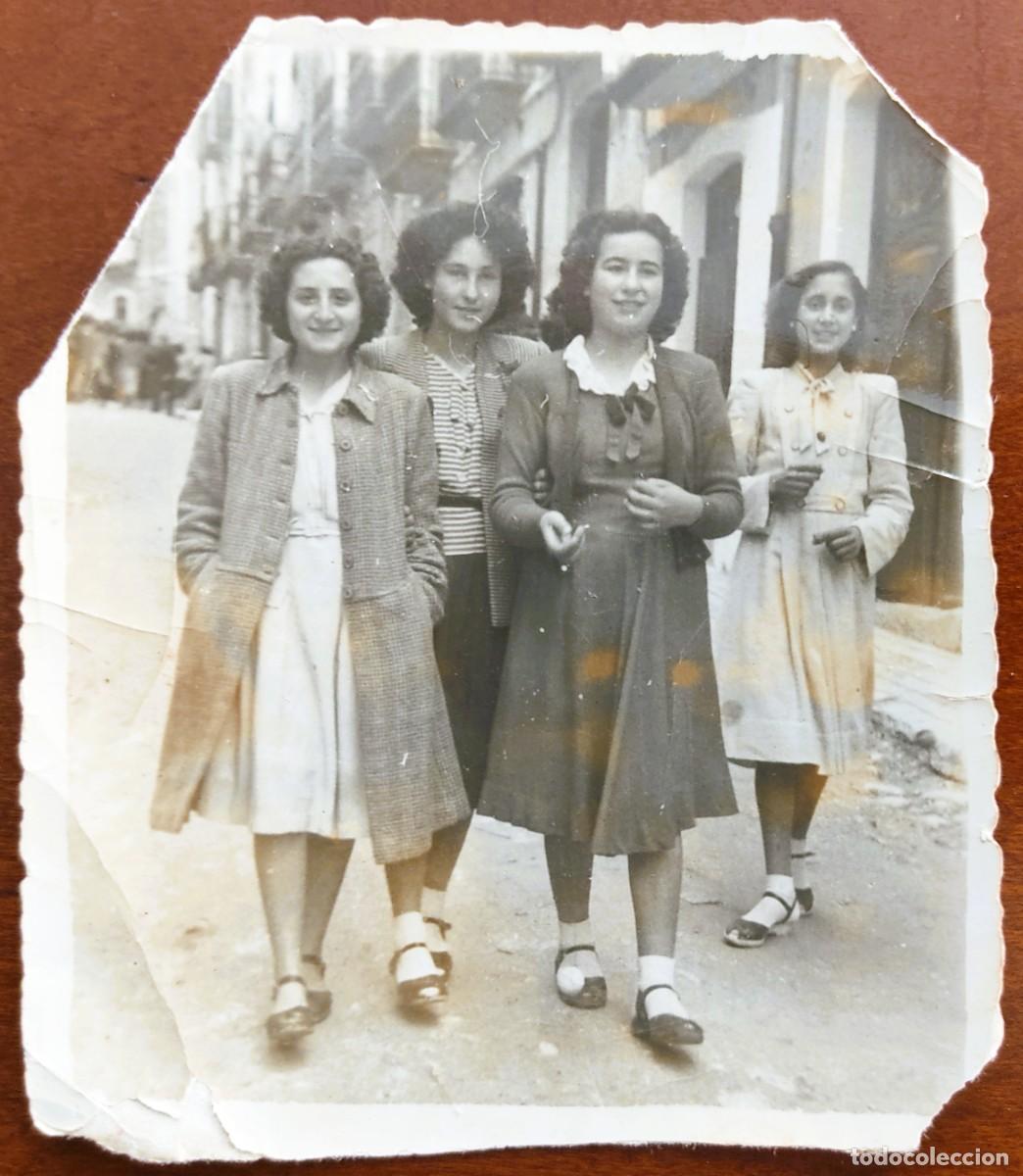 Fotograf&iacute;a antigua: FOTO DE UNAS J&Oacute;VENES A&Ntilde;OS 50 EN ALICANTE - FOT&Oacute;GRAFO MANUEL ESP&Iacute;