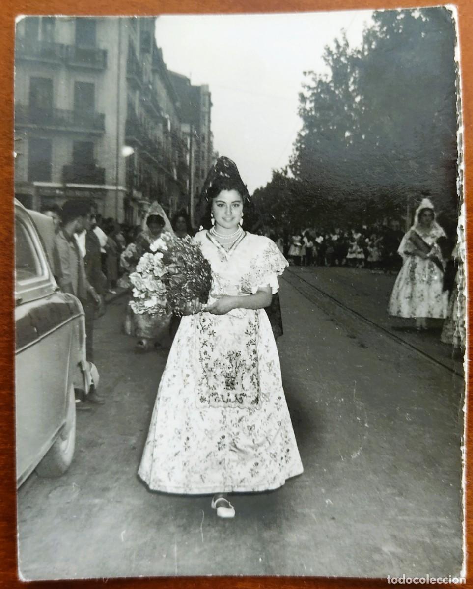 Fotograf&iacute;a antigua: FOTOGRAF&Iacute;A DE UNA JOVEN FALLERA EN VALENCIA FECHADA A&Ntilde;O 1958