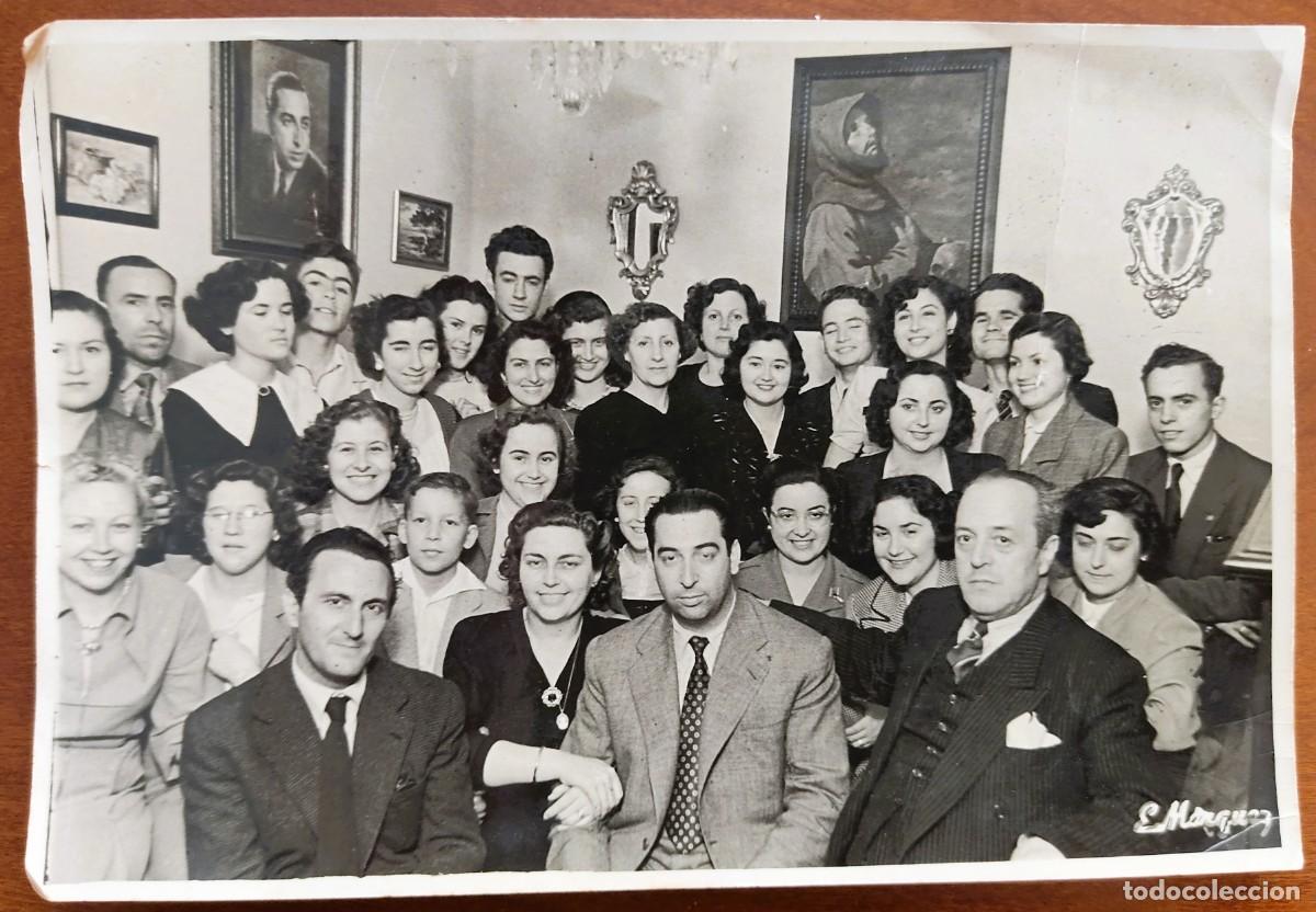Fotograf&iacute;a antigua: FOTOGRAF&Iacute;A DE GRUPO EN UN LOCAL DE VALENCIA A&Ntilde;OS 40-50 - FOT&Oacute;GRAFO M&Aacute;RQUEZ, VALENCIA