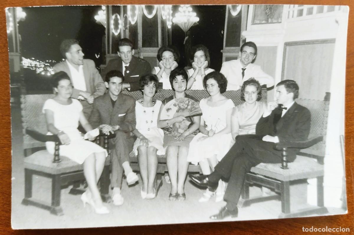Fotograf&iacute;a antigua: FOTOGRAF&Iacute;A DE J&Oacute;VENES DE FIESTA EN VALENCIA A&Ntilde;O 1962 - FOT&Oacute;GRAFO GEROLA, VALENCIA