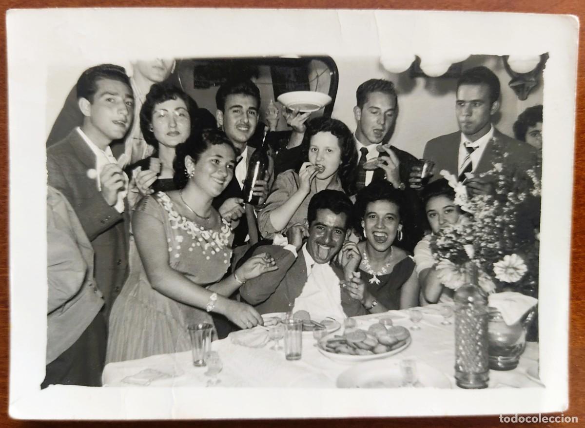 Fotograf&iacute;a antigua: FOTOGRAF&Iacute;A DE J&Oacute;VENES DE FIESTA EN VALENCIA A&Ntilde;OS 40-50 - FOT&Oacute;GRAFO J. SEVILLA, VALENCIA