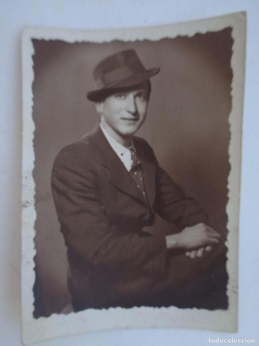 Fotograf&iacute;a antigua: BONITA FOTO DE ESTUDIO DE SE&Ntilde;OR ELEGANTE CON SOMBRERO, A&Ntilde;OS 40 . DE AKRON , SEVILLA