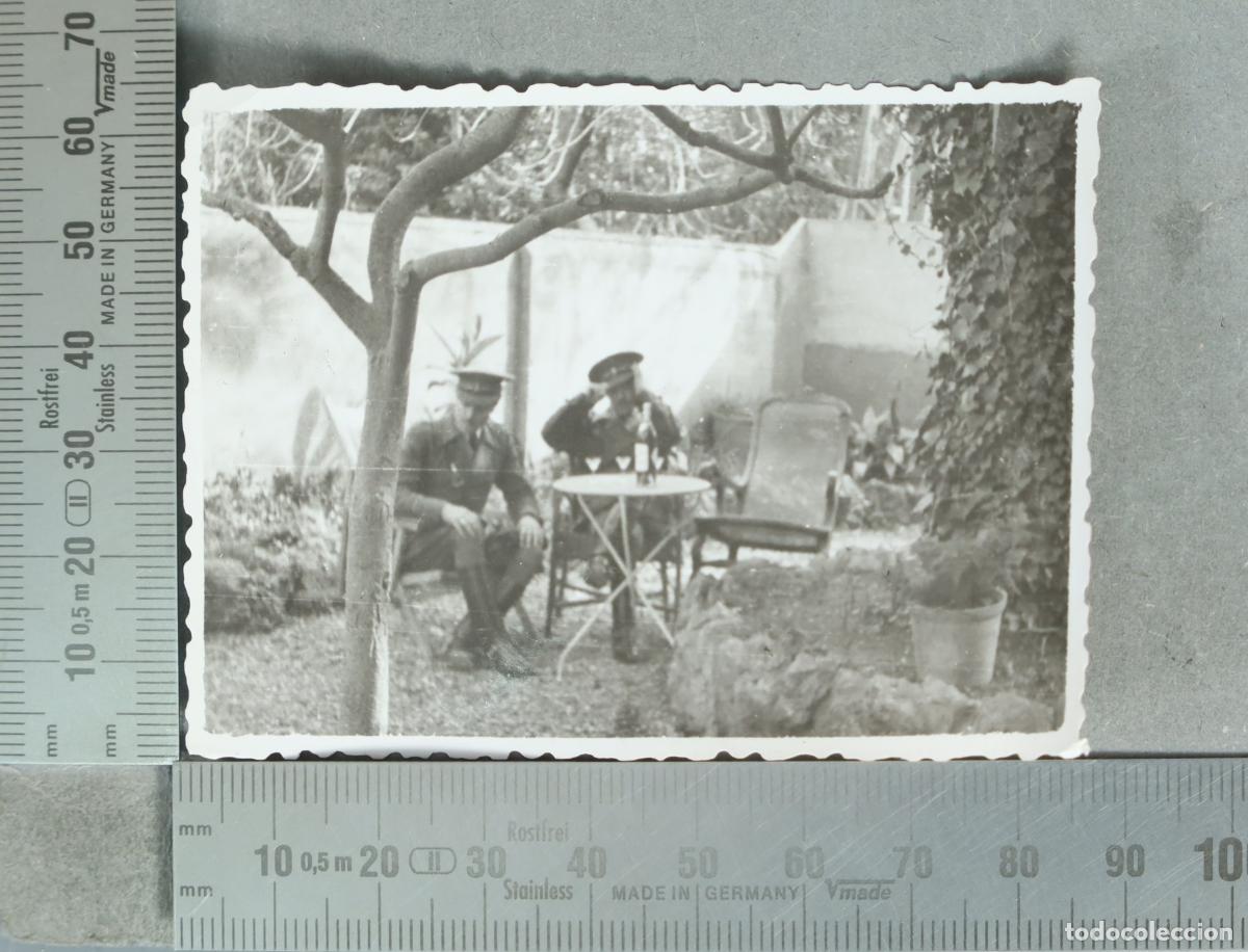 Fotograf&iacute;a antigua: FOTOGRAFIA. Militares en jardin. &iquest;ejercito popular de la republica?. &iquest;guerra civil?