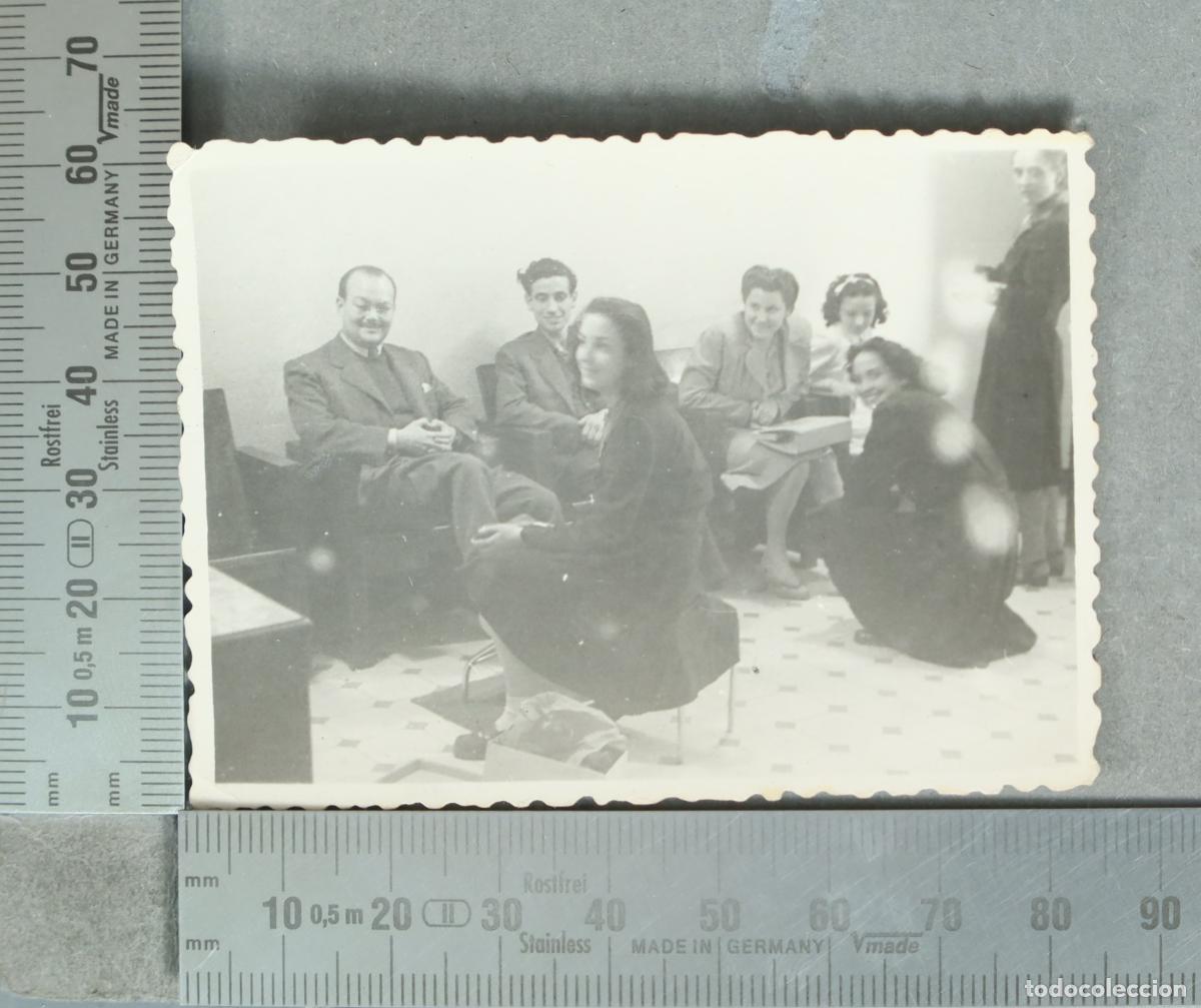 Fotografia antiga: FOTOGRAFIA. mujeres limpiabotas. hacia 1940
