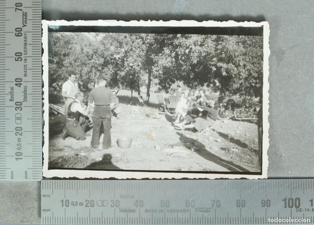 Antique Photography: FOTOGRAFIA. MUJERES BEBIENDO EN BOTA DE VINO. hacia 1930