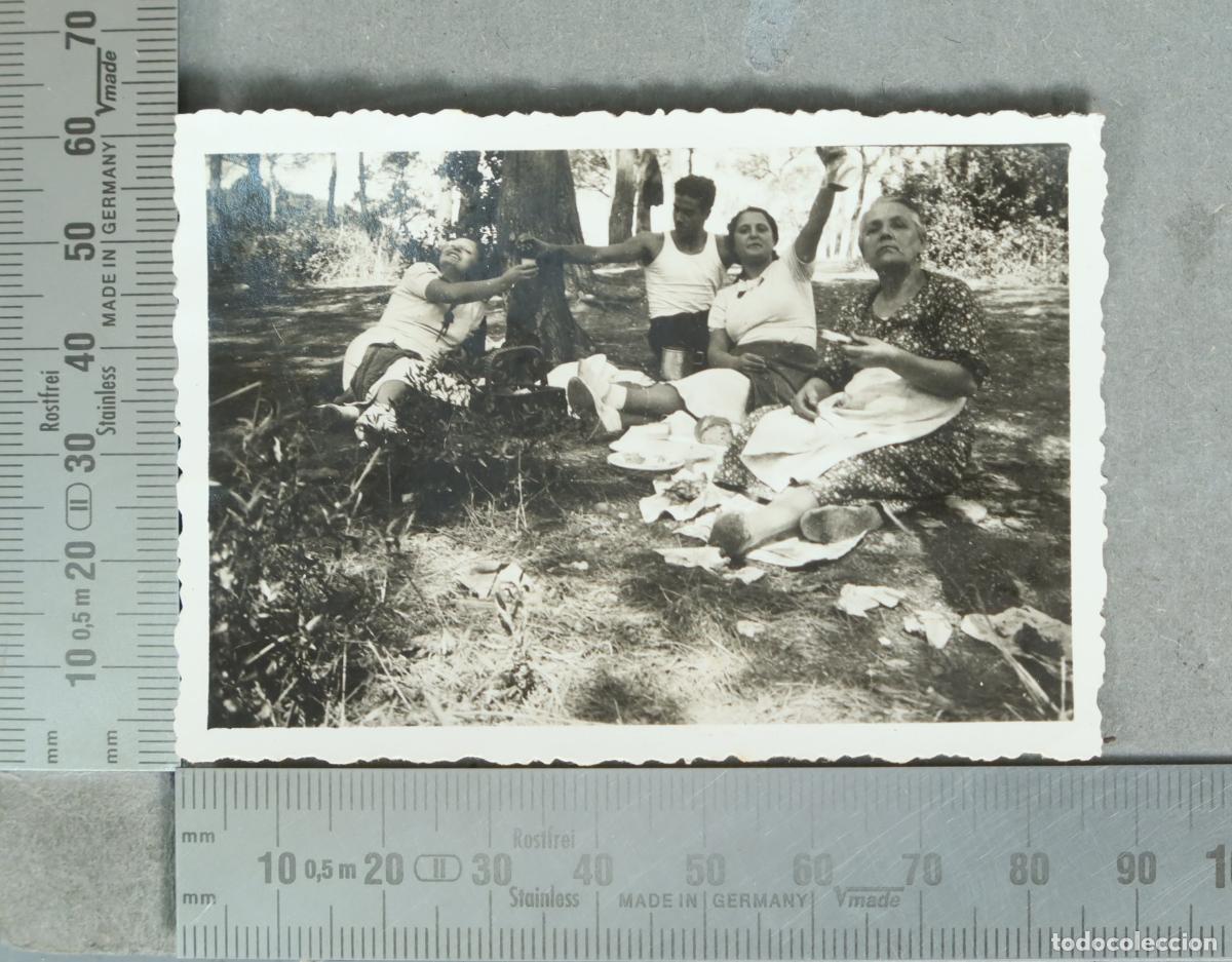 Fotograf&iacute;a antigua: FOTOGRAFIA. Merienda campestre familiar hacia 1930