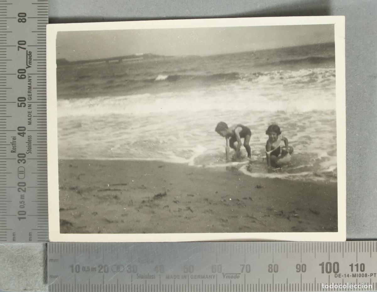 Fotograf&iacute;a antigua: FOTOGRAFIA. Ni&ntilde;os en la playa hacia 1930