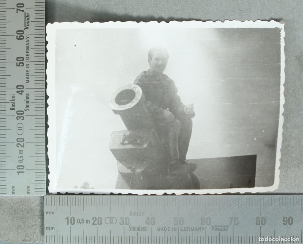Fotograf&iacute;a antigua: FOTOGRAFIA. Soldado sobre tanque de artilleria &iquest;guerra civil?