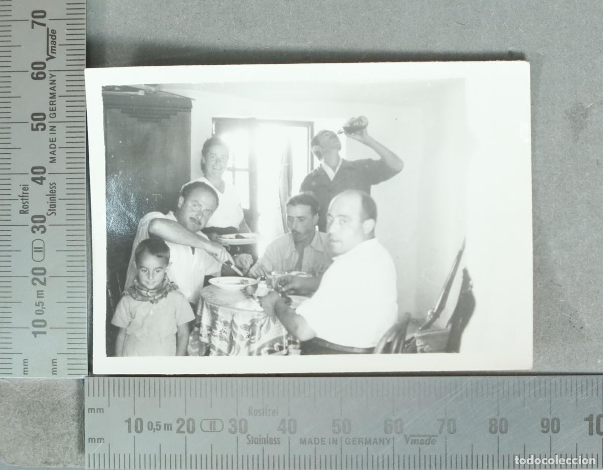 Fotograf&iacute;a antigua: FOTOGRAFIA. Comida familiar hacia 1940