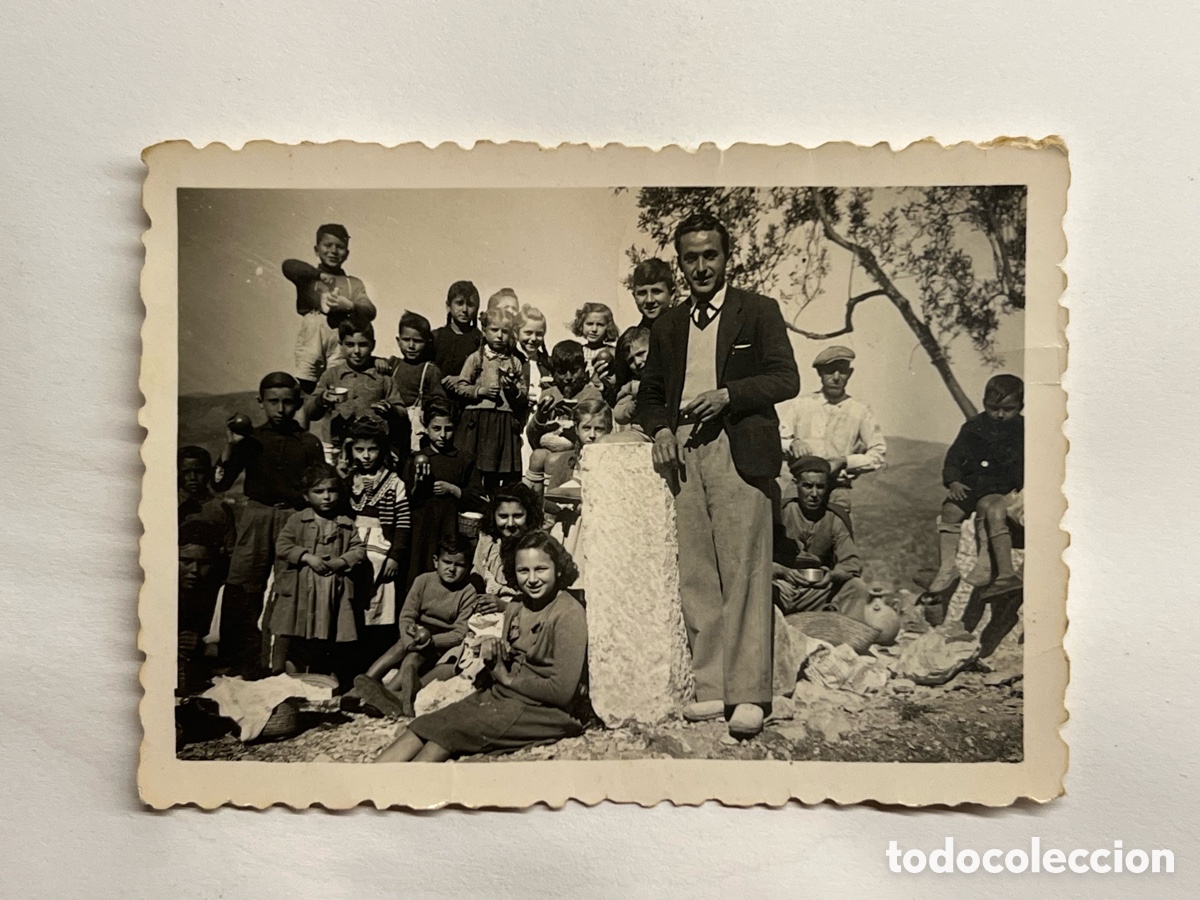 Fotograf&iacute;a antigua: J&Aacute;TIVA. Foto Luz, Vila.. Excursi&oacute;n Ni&ntilde;os con el Maestro. Postguerra Civil Espa&ntilde;ola (h.1945?)