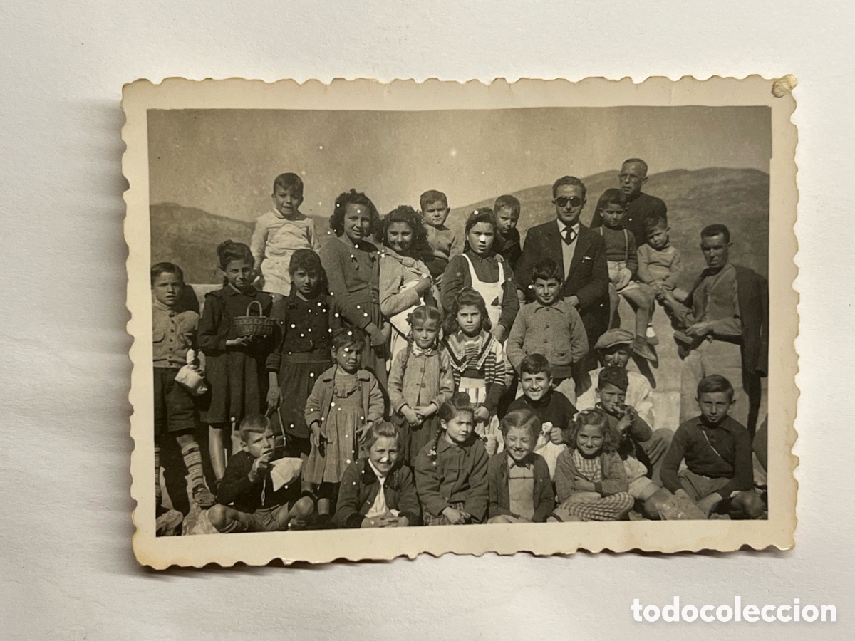 Fotograf&iacute;a antigua: J&Aacute;TIVA. Foto Luz, Vila.. Excursi&oacute;n Ni&ntilde;os con el Maestro. Postguerra Civil Espa&ntilde;ola (h.1945?)