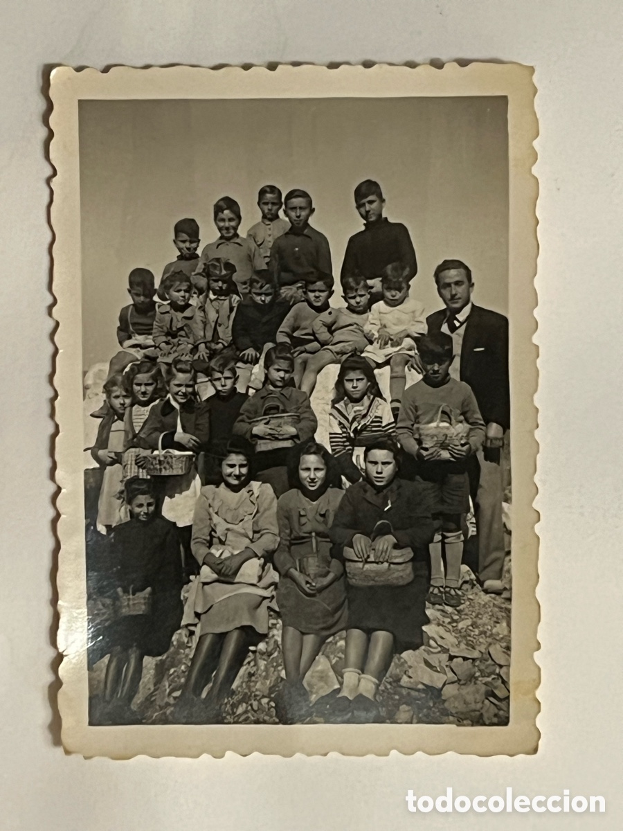 Fotograf&iacute;a antigua: J&Aacute;TIVA. Foto Luz, Vila.. Excursi&oacute;n Ni&ntilde;os con el Maestro. Postguerra Civil Espa&ntilde;ola (h.1945?)