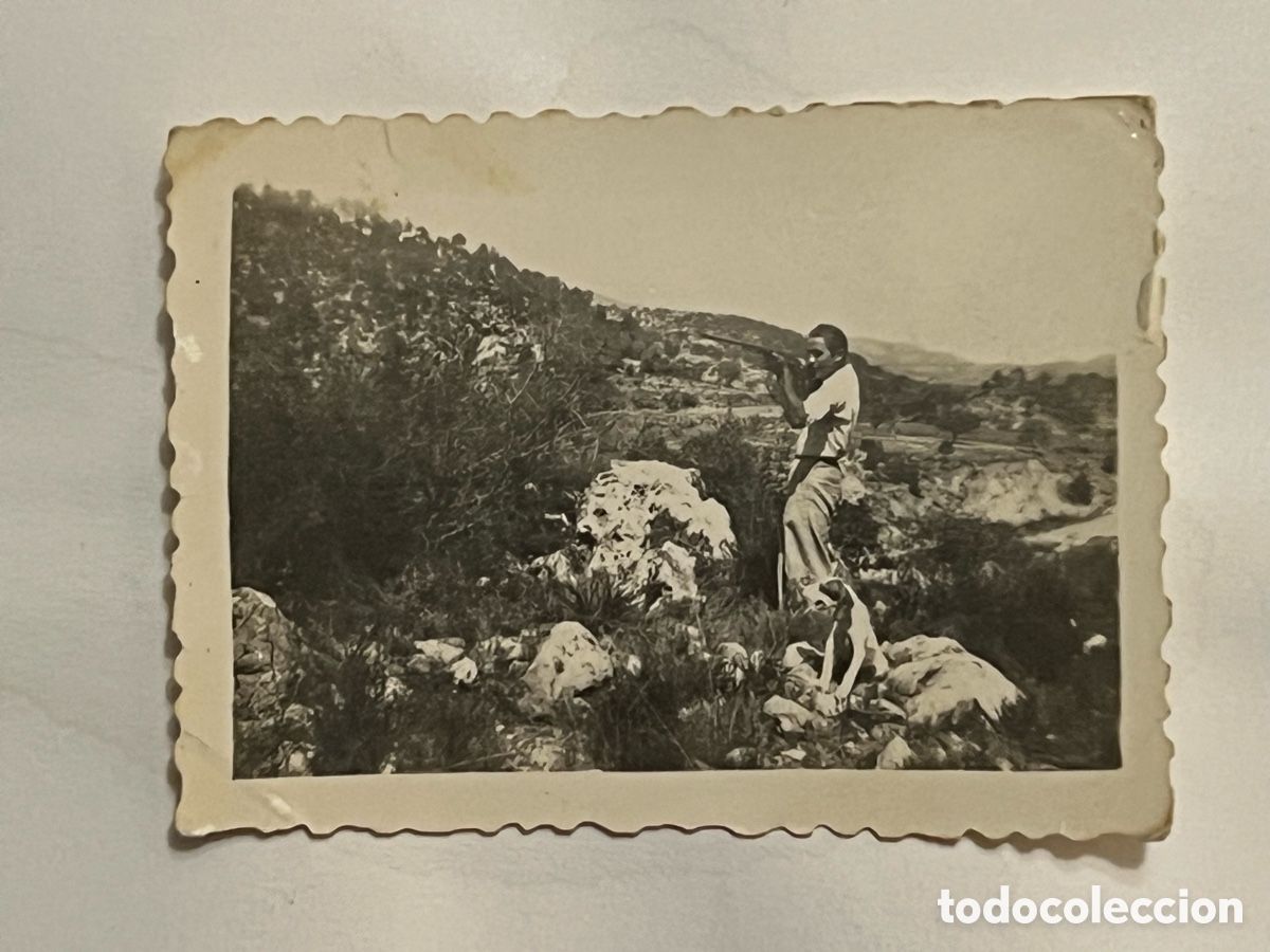 Fotograf&iacute;a antigua: CASA CORRALES - SIMAT - J&Aacute;TIVA. Un d&iacute;a de caza, Postguerra Civil Espa&ntilde;ola (h.1945?) Med&iacute;das: 5 x 7