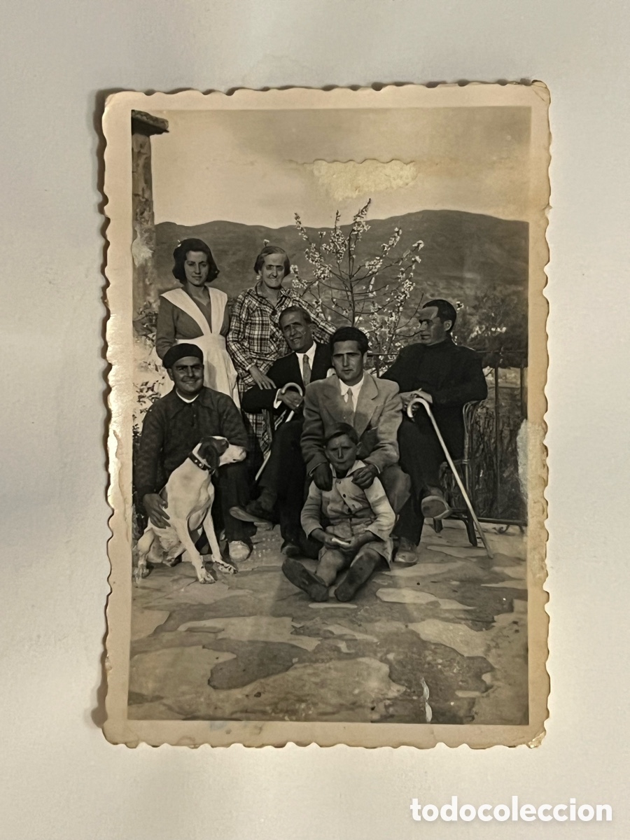 Fotograf&iacute;a antigua: CASA CORRALES - SIMAT - J&Aacute;TIVA. Se&ntilde;ores, Caseros y perro. Postguerra Civil Espa&ntilde;ola (h.1945?)