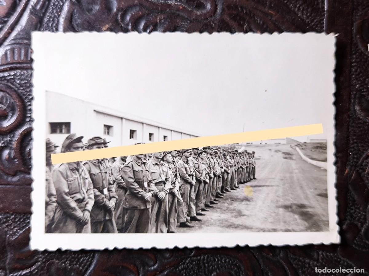 Fotograf&iacute;a antigua: Antigua fotograf&iacute;a militar. Soldados espa&ntilde;oles. Cuartel La Isleta Las Palmas de Gran Canaria A&ntilde;os 50